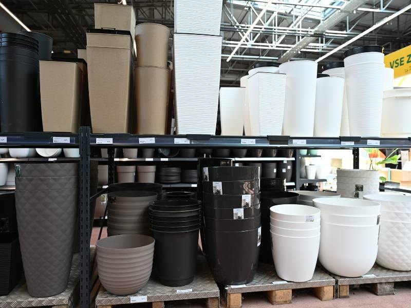 Kvalitetni plastični lonci se ne razbijejo in so lahki za premikanje