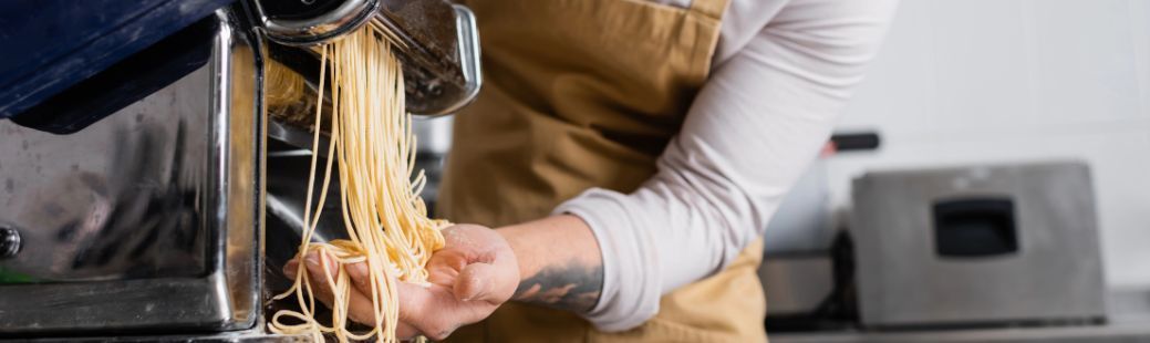 Stroj za testenine – domača priprava, ki navduši z okusom in enostavnostjo
