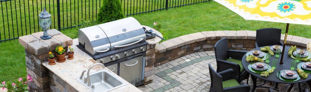 Letne kuhinje: kako izbrati, načrtovati in opremiti zunanjo kuhinjo