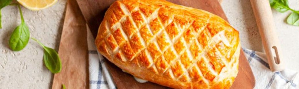 Losos v listnatem testu s špinačnim nadevom