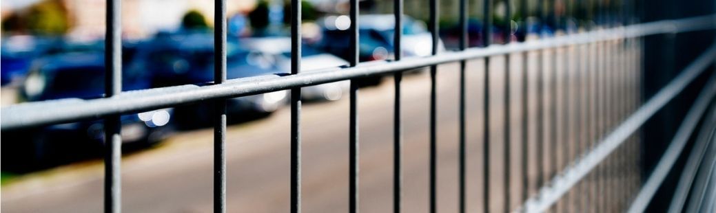 Panelna ograja – praktičen vodič za izbiro in načrtovanje
