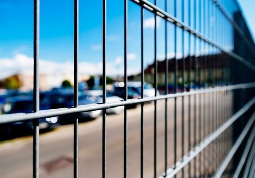 Panelna ograja – praktičen vodič za izbiro in načrtovanje
