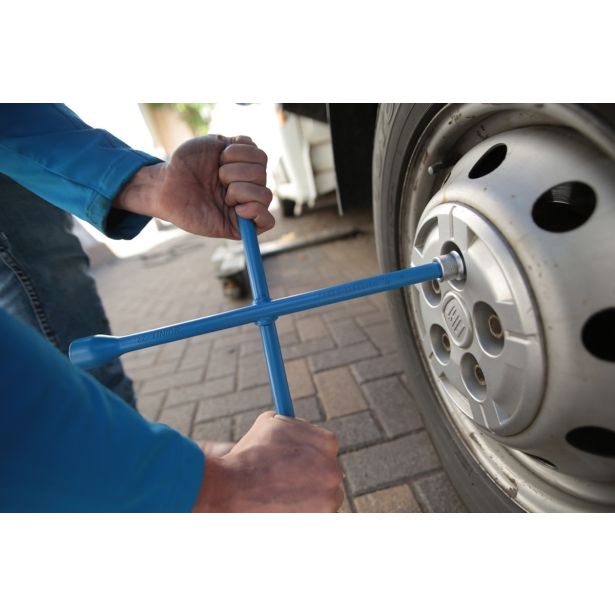 KRIŽNI KLJUČ UNIOR 24X27X30X3/4 LAKIRAN ART. 213