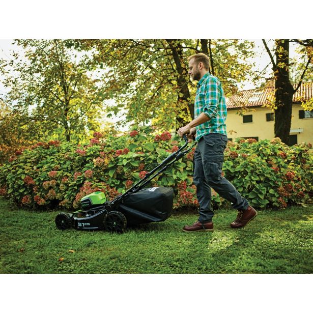 AKUMULATORSKA KOSILNICA GREENWORKS 80V 51 CM SAMOHODNA S 4AH BATERIJO IN POLNILNIKOM