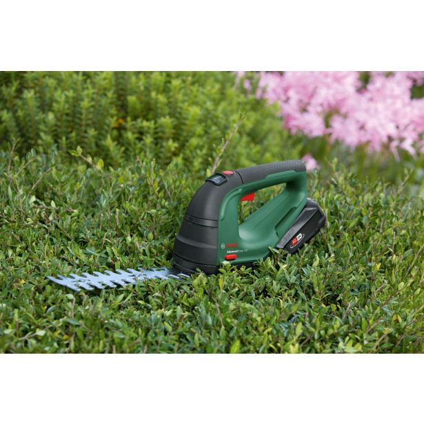 AKUM. ŠKARJE ZA TRAVO,GRM BOSCH ADVANCEDSHEAR 18V 2AH Z BATERIJO IN POLNILNIKOM