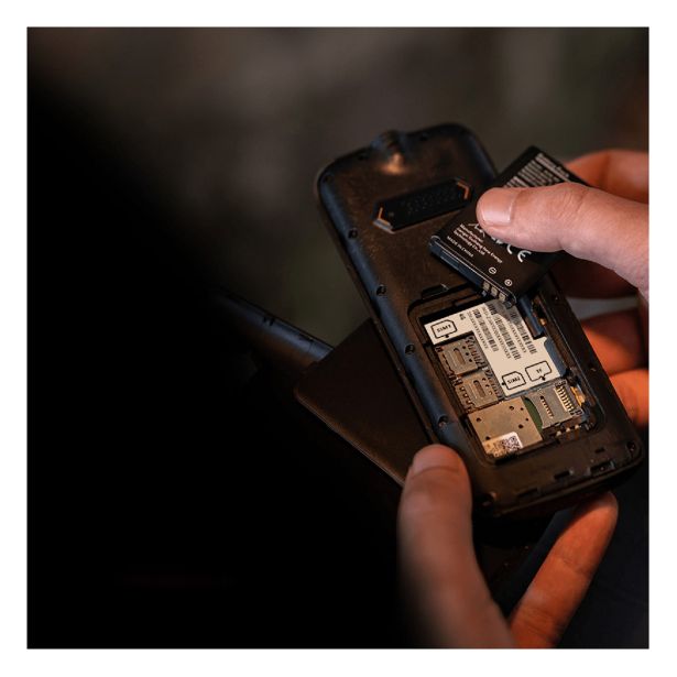 AGM ODPORNI TELEFON NA TIPKE M9 (4G) DS, IP68/IP69K/MIL-STD-810H, ČRN