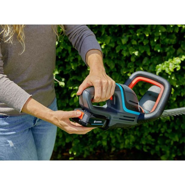 AKUM. ŠKARJE ZA ŽIVO MEJO GARDENA COMFORTCUT 60/18V P4A-SET