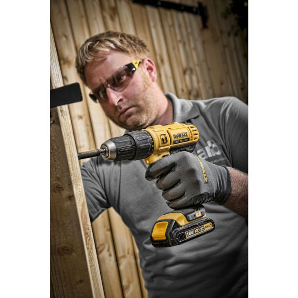 AKUMUL. UDARNI VRTALNIK DEWALT SET DCD776D2+DT70717