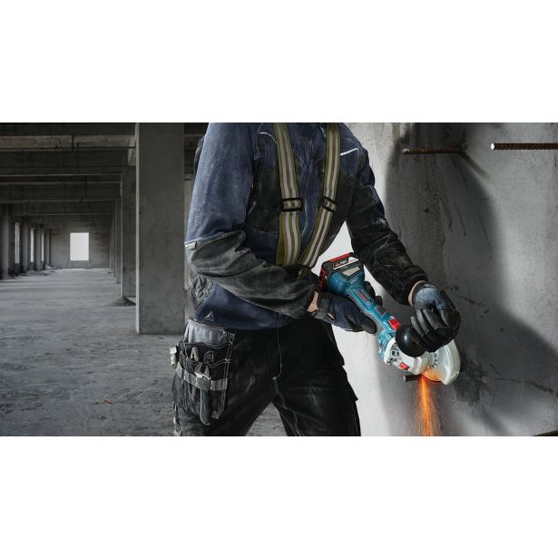 AKUMULAT. KOTNI BRUSILNIK BOSCH PROFESSIONAL GWS 180-LI