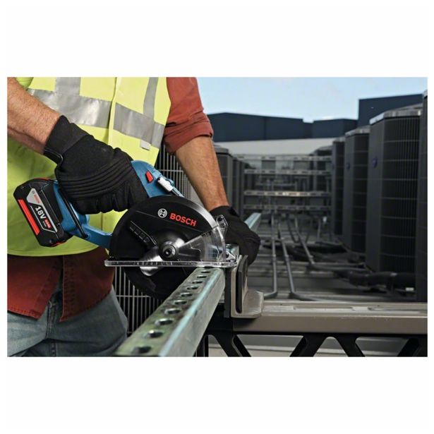 AKUMULATOR. KROŽNA ŽAGA BOSCH GKM 18 V-LI