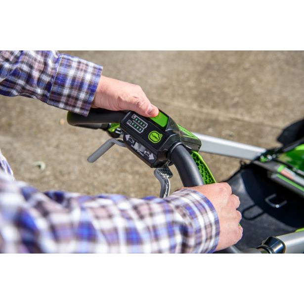 AKUMULATORSKA KOSILNICA GREENWORKS 60V 46 CM SAMOHODNA Z 4AH BATERIJO IN POLNIL.