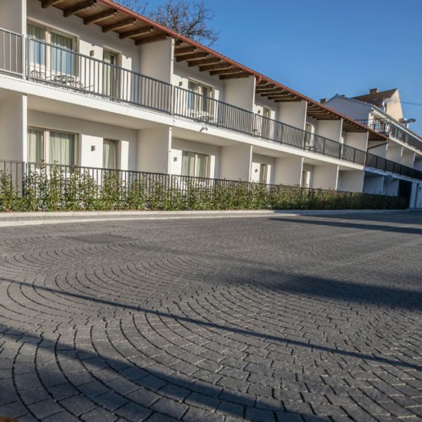 BETONSKI TLAKOVEC SEMMELROCK ARTE ANTRACIT