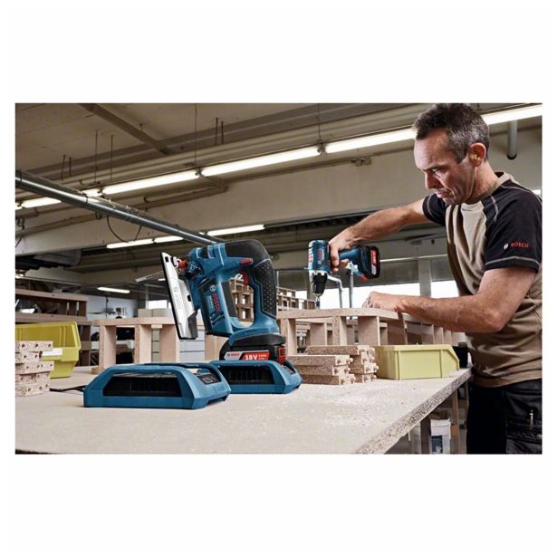 POLNILNIK BOSCH GAL 1830 W ZA BREZŽIČNO POLNJENJE