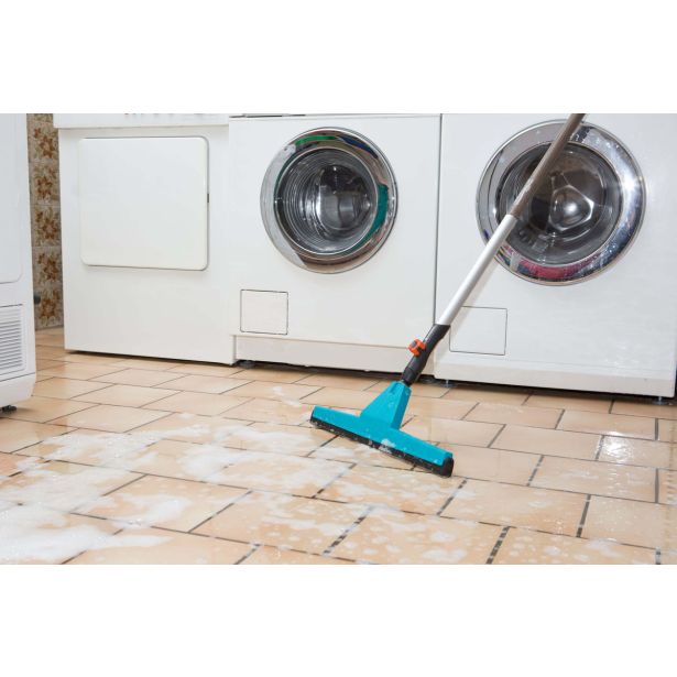 BRISALEC ZA ODSTRANJEVANJE VODE