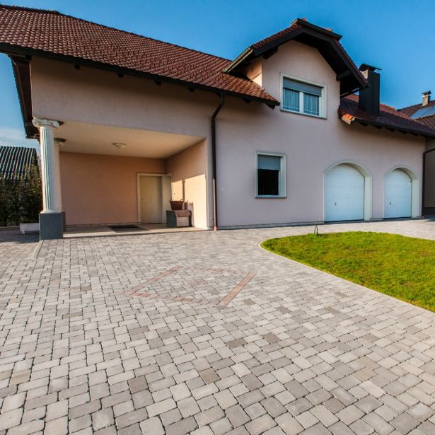 BETONSKI TLAKOVEC SEMMELROCK CASTELLO ANTICO 12.5/12.5/6 CM SIVONIANS.