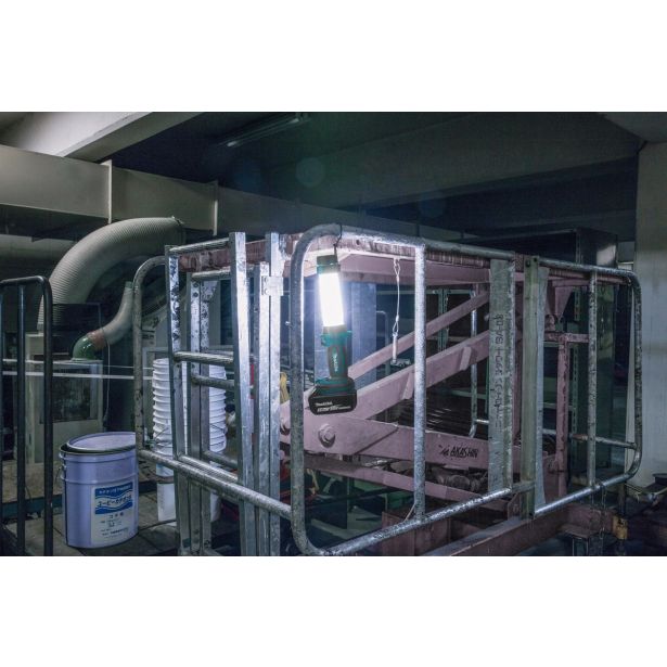 AKUMULATORSKA LED SVETILKA MAKITA DML806