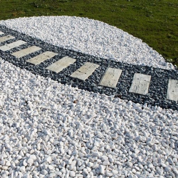 DODATEK ZA BETON SEMMELROCK DEKORATIVNI KAMNI GRANULACIJA 25-40 MM BELA