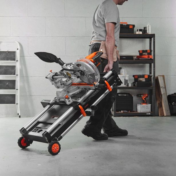 DELOVNA POSTAJA VONHAUS DELOVNA POSTAJA VEČNAMENSKA