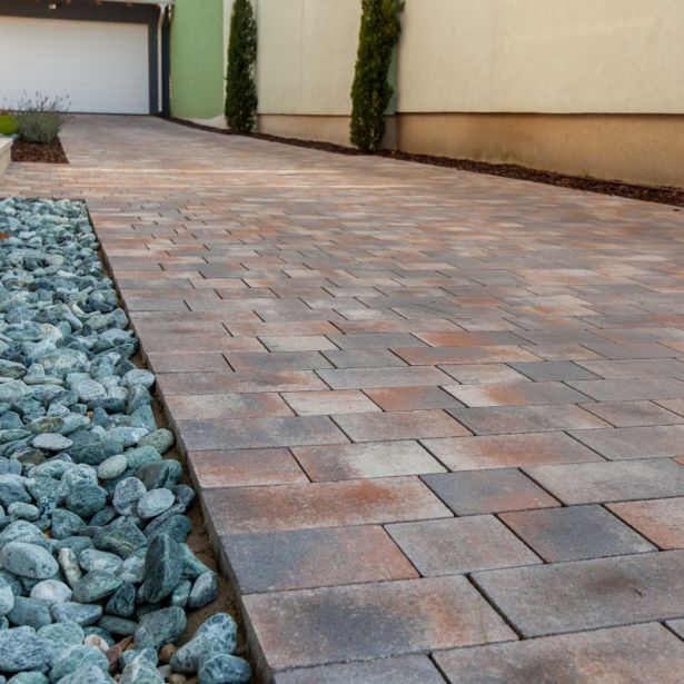 BETONSKI TLAKOVEC SEMMELROCK DOMINO 30/15/5, 25/15/5 BAKRENO SIVA KOMB. OBLIKA