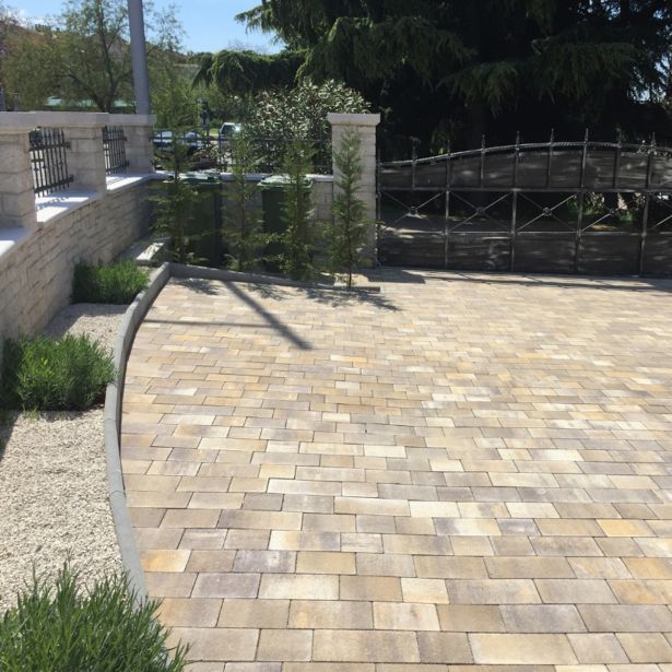 BETONSKI TLAKOVEC SEMMELROCK DOMINO KOMBINIRANA BAR: ŠKOLKASTO APNENČASTA