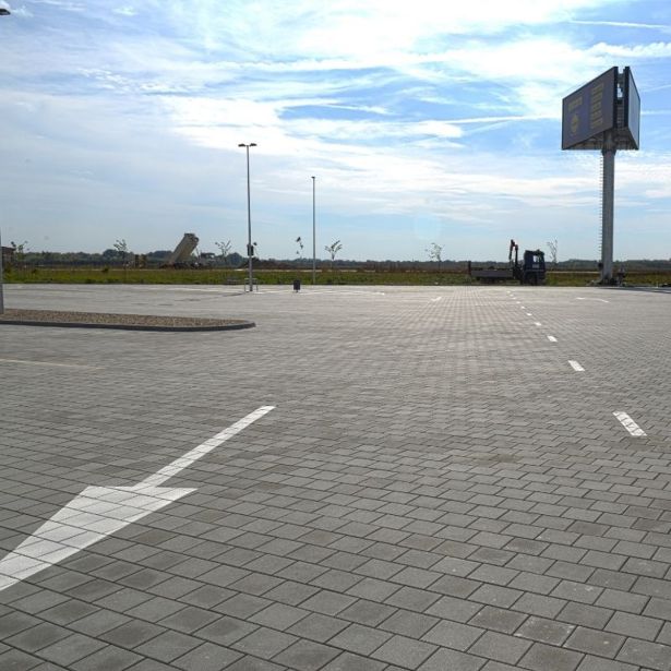 BETONSKI TLAKOVEC SEMMELROCK EINSTEIN 20/20/10 CM, SIVA