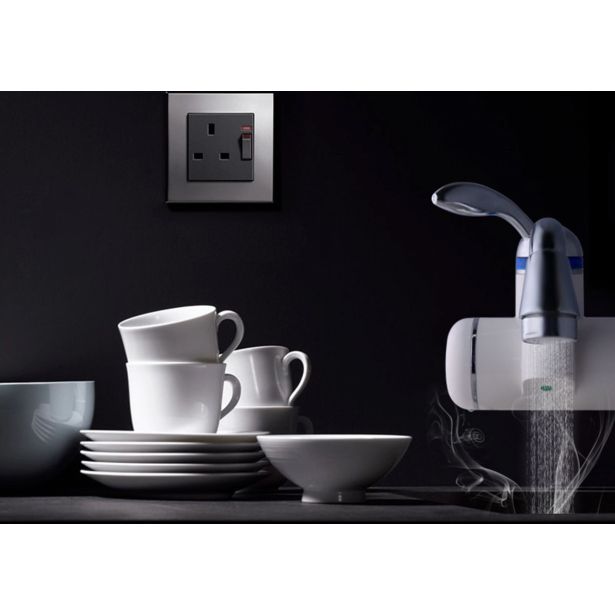 ELEKTRIČNA GRELNA PIPA WELL TORRENT 3000W IPX4 STENSKI PRIKLOP