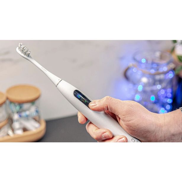 ELEKTRIČNA ZOBNA ŠČETKA OCLEAN BELA + SET