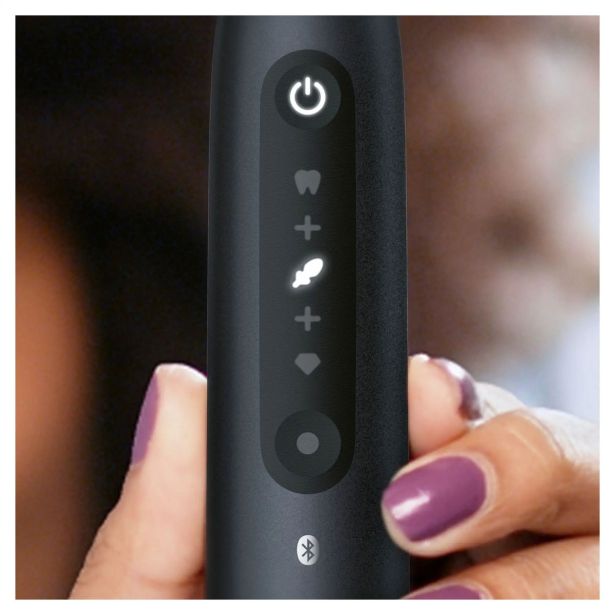 ELEKTRIČNA ZOBNA ŠČETKA ORALB IO5 DUO BELA/ČRNA