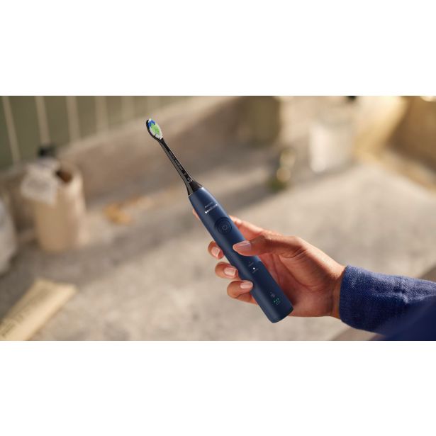 ELEKTRIČNA ZOBNA ŠČETKA SONICARE HX7119/01 BELA IN MORNARSKO BELA