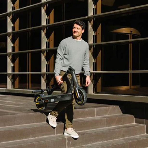 ELEKTRIČNI SKIRO SEGWAY MAX G2 E