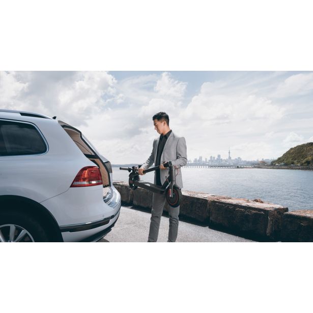 ELEKTRIČNI SKIRO XIAOMI M365 PRO ČRN