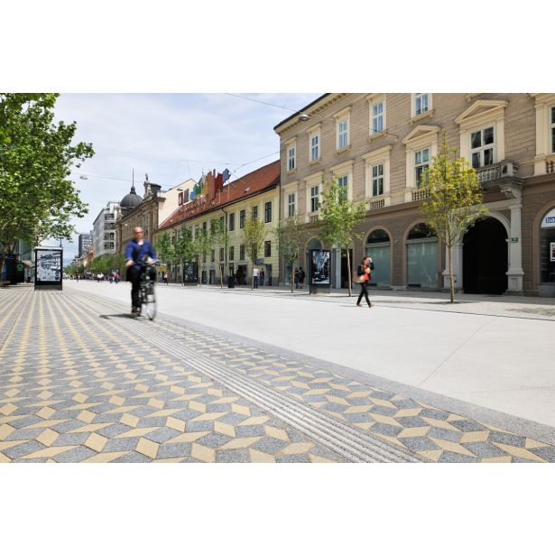 BETONSKI TLAKOVEC OBLAK GROUP EMONICA ROMB RUMEN