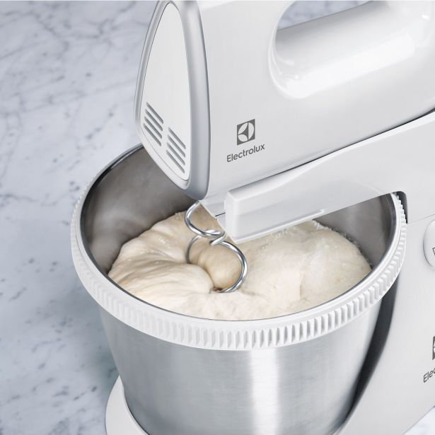 ROČNI MEŠALNIK S POSODO ELECTROLUX ESM3300