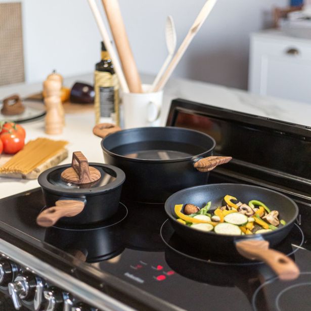 GARNITURA / SET POSODE LIVOO 5-DELNI MEP147