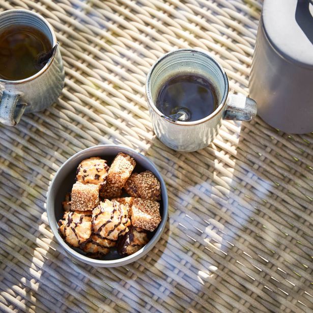 GARNITURA UMETNI RATAN NATERIAL MEDENA 5P ALU 3P+2 NASLANJAČA+1 MIZA