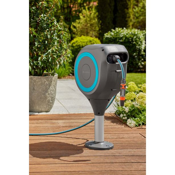 GARNITURA ZA ZALIVANJE GARDENA NOSILEC ZA CEV NA TERASI ROLL-UP M