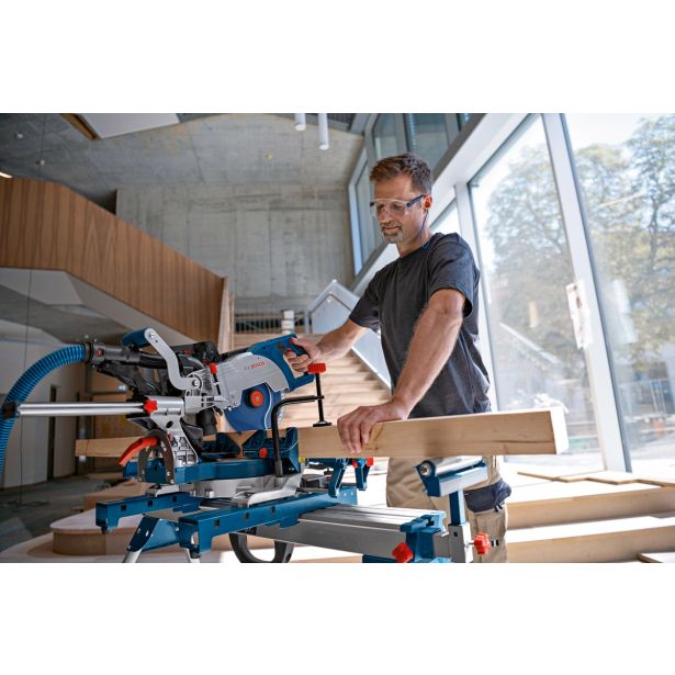 AKU. KROŽNA NAMIZNA ŽAGA BOSCH PROFESSIONAL GCM 18V-216 DC