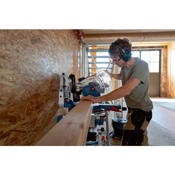 AKU. KROŽNA NAMIZNA ŽAGA BOSCH PROFESSIONAL GCM 18V-305 GDC 2X18V 5.5AH BATERIJE