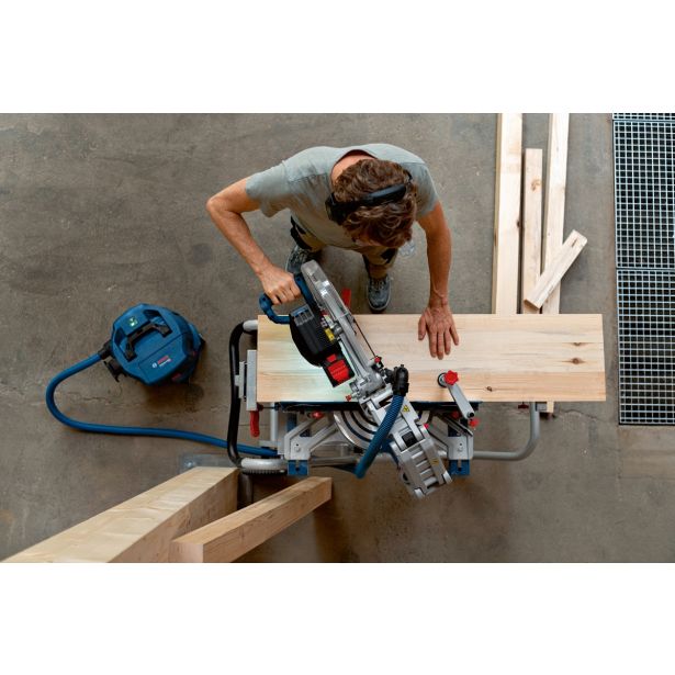 AKU. KROŽNA NAMIZNA ŽAGA BOSCH PROFESSIONAL GCM 18V-305 GDC 2X18V 5.5AH BATERIJE