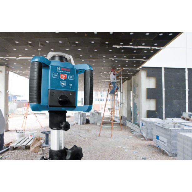 ROTACIJSKI LASER BOSCH GRL 300 HV PROFESSIONAL S SPREJEMNIKOM LR1, STOJALOM BT 300 HD IN MERILNO PALICO GR 240