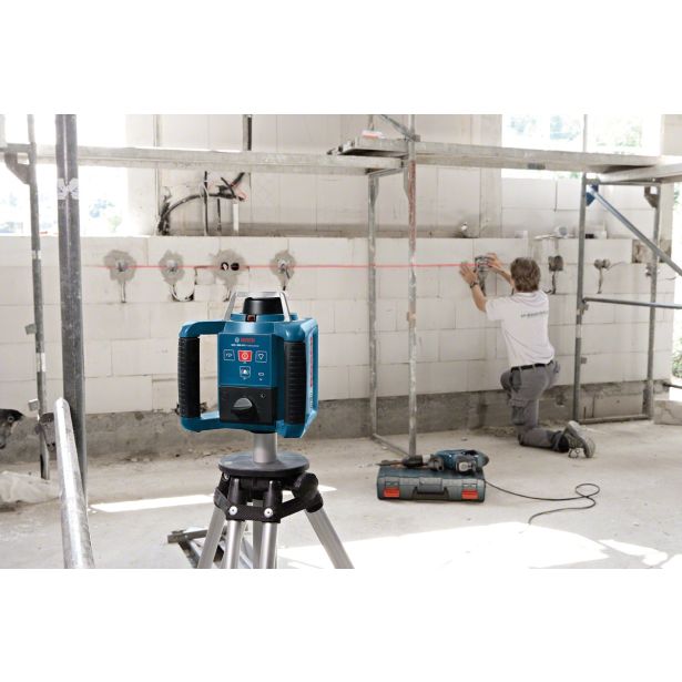 ROTACIJSKI LASER BOSCH GRL 300 HV PROFESSIONAL S SPREJEMNIKOM LR1, STOJALOM BT 300 HD IN MERILNO PALICO GR 240