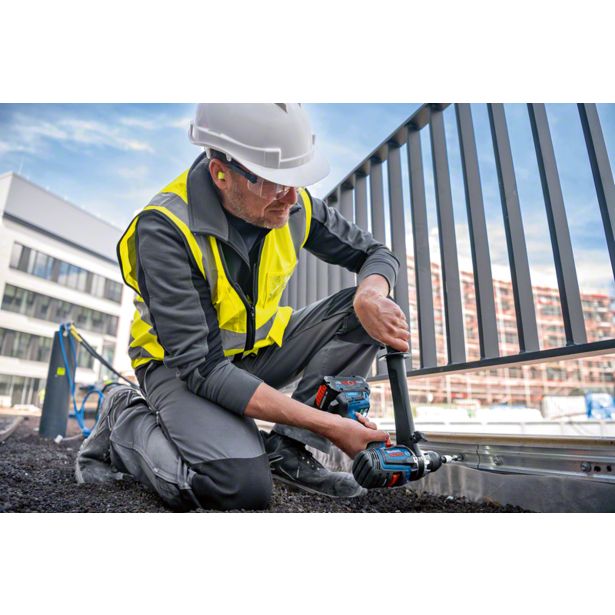 AKUMUL. UDARNI VRTALNIK BOSCH PROFESSIONAL GSB 18V-150 C