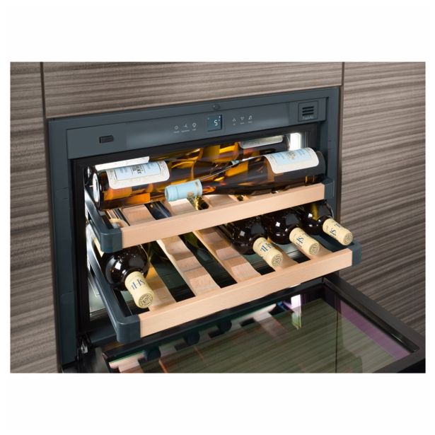 HLADILNA VITRINA LIEBHERR WKEGB 582 VGRADNA