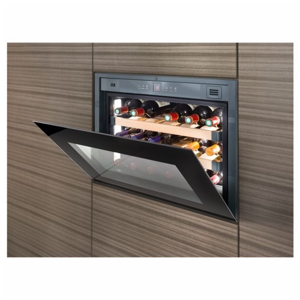 HLADILNA VITRINA LIEBHERR WKEGB 582 VGRADNA