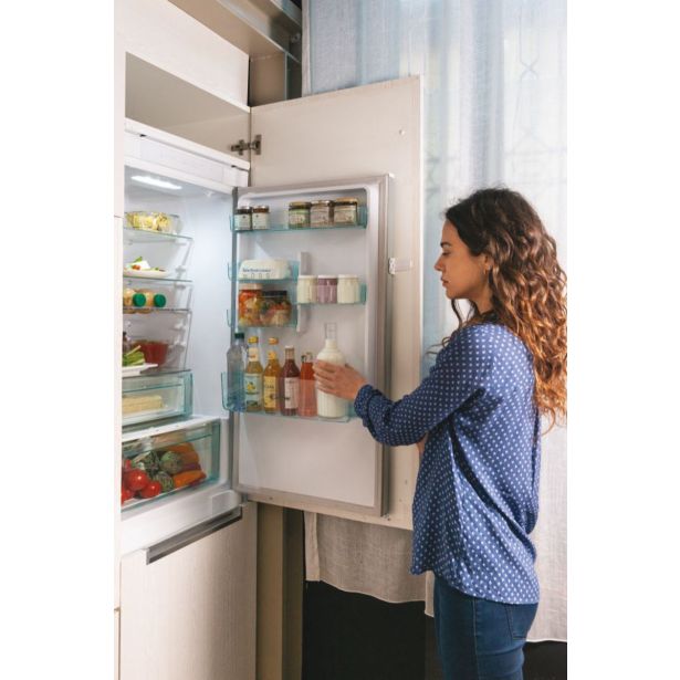 HLADILNIK IN ZAMRZOVALNIK CANDY CBT5518DW