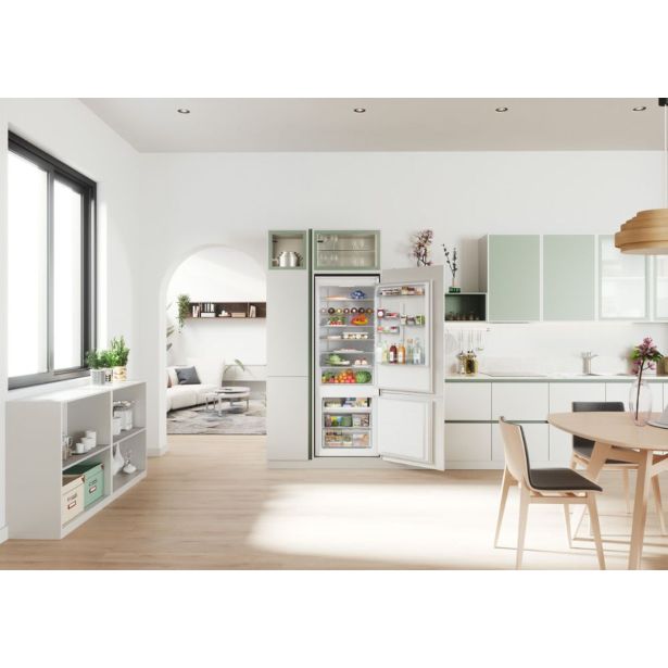 HLADILNIK IN ZAMRZOVALNIK CANDY CBT7719EW