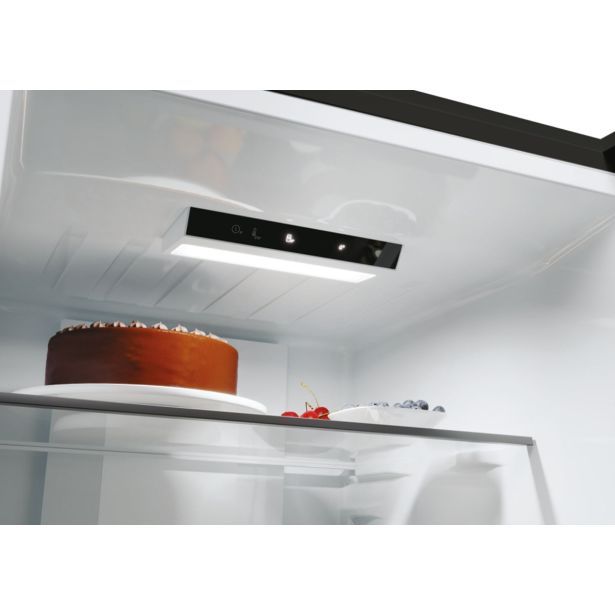 HLADILNIK IN ZAMRZOVALNIK CANDY ECN2CQTEB206