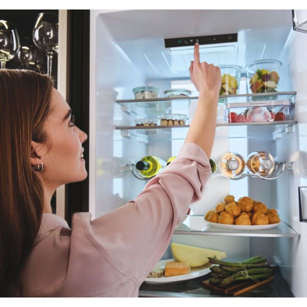 HLADILNIK IN ZAMRZOVALNIK CANDY ECN4CQTEB206