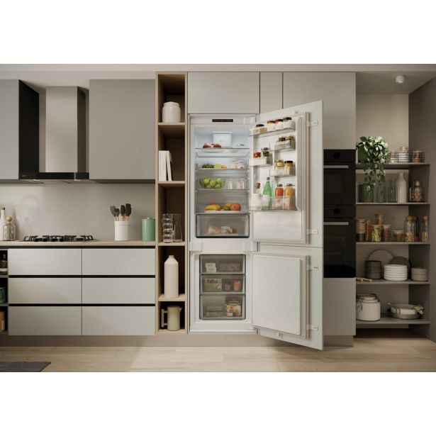 HLADILNIK IN ZAMRZOVALNIK CANDY ECNBQL3518EV