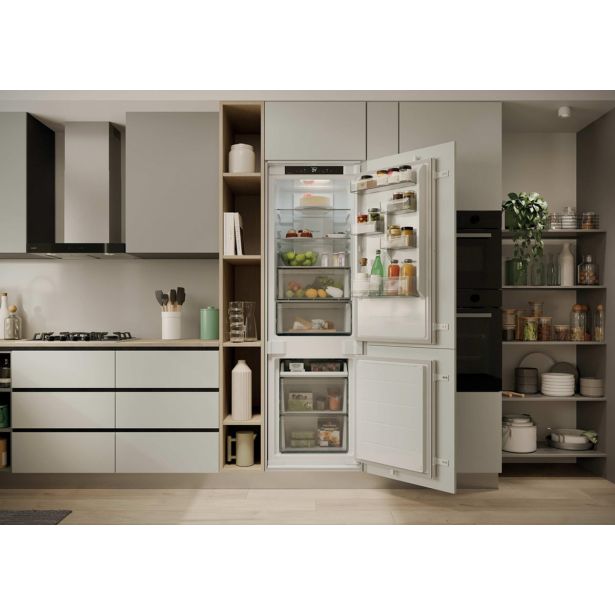 HLADILNIK IN ZAMRZOVALNIK CANDY ECNBQT3518E